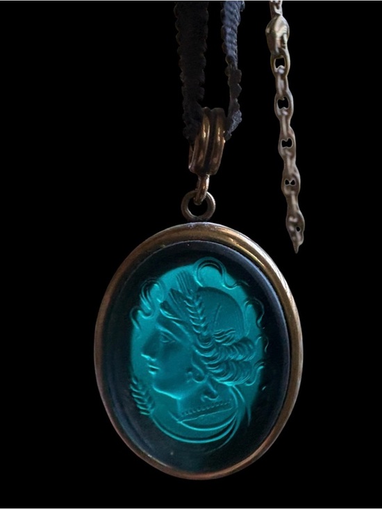 Extasia Jewelry - 📿 EXTASIA Emerald Green Glass Itaglio Cameo Pendant Necklace, 23”